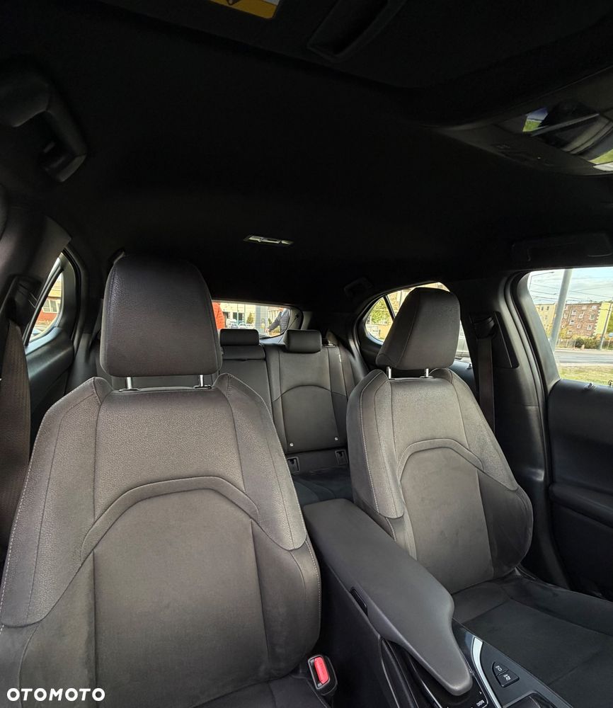 Lexus UX 250h Business Edition - 24