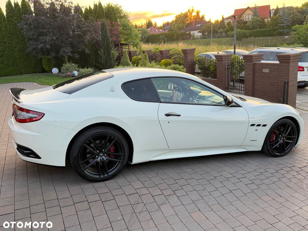Maserati GranTurismo S Automat - 19