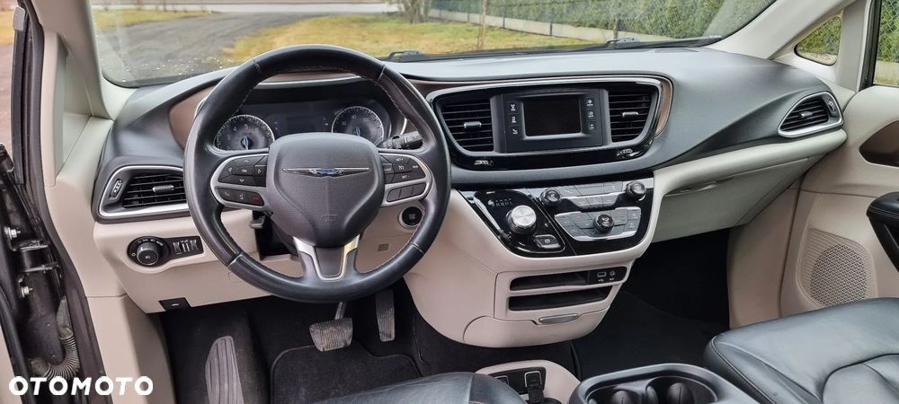 Chrysler Pacifica - 31