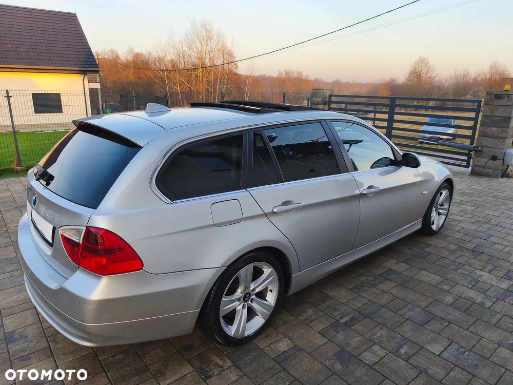 BMW Seria 3 330i - 14