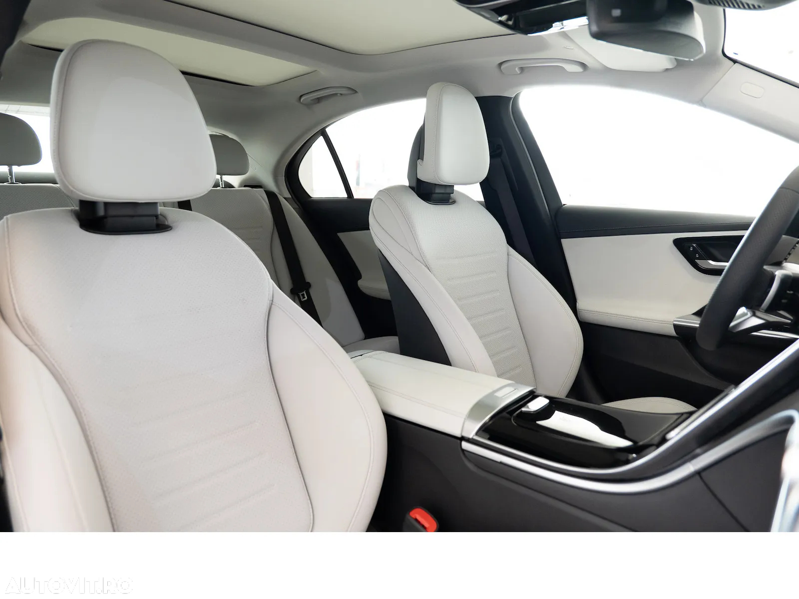 Mercedes-Benz C 300 e 4Matic 9G-TRONIC AMG Line - 28