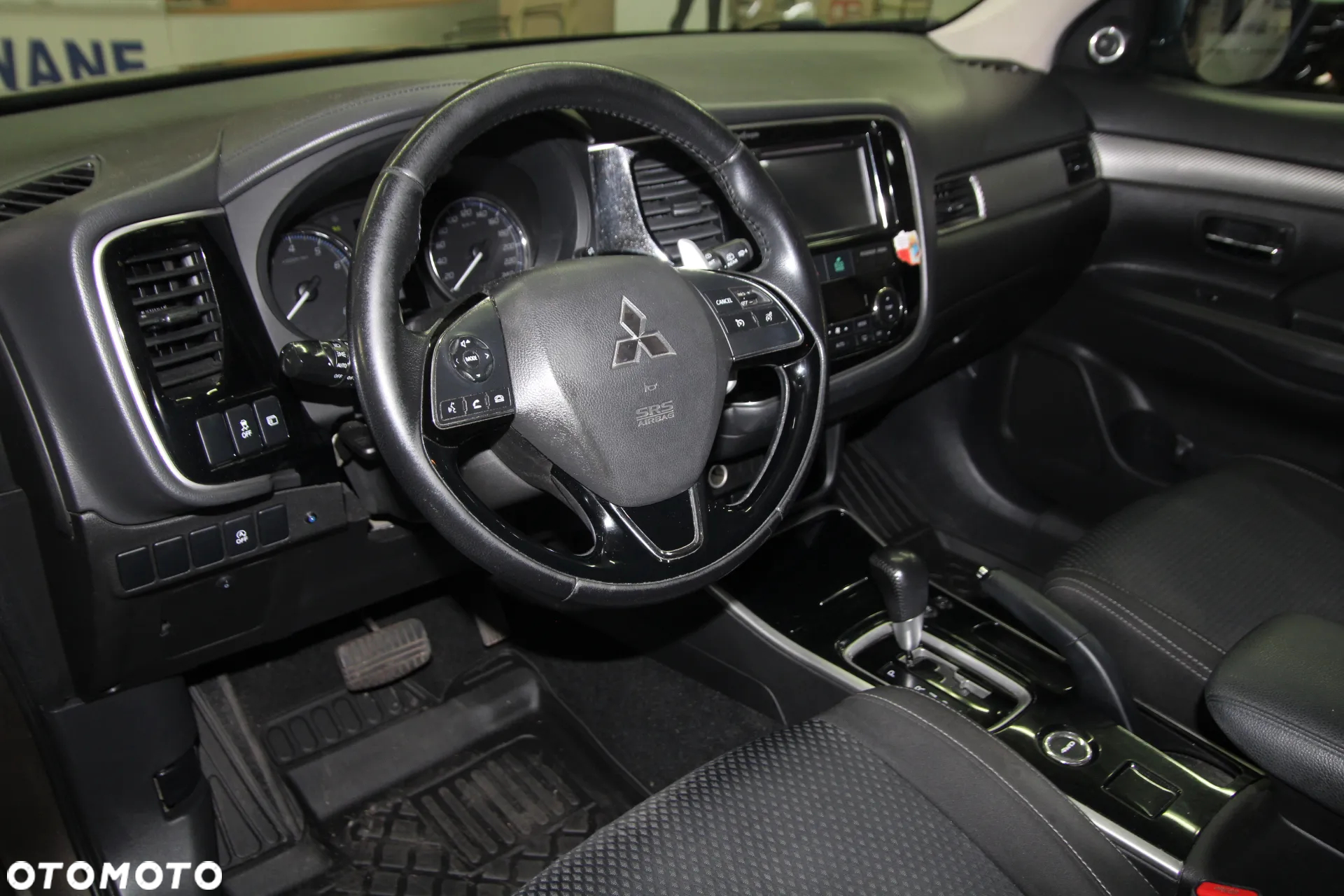 Mitsubishi Outlander 2.0 Intense + Navi 4WD CVT - 11