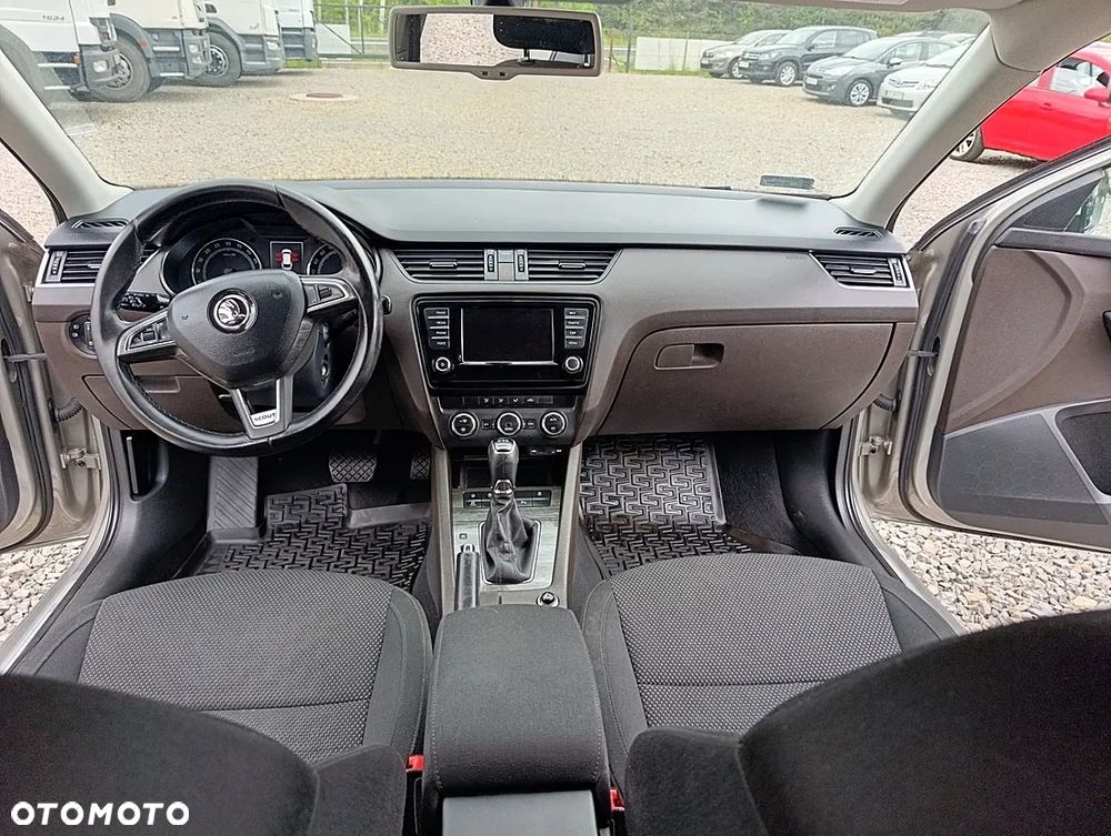 Skoda Octavia Scout 2.0 TDI 4x4 DSG - 24