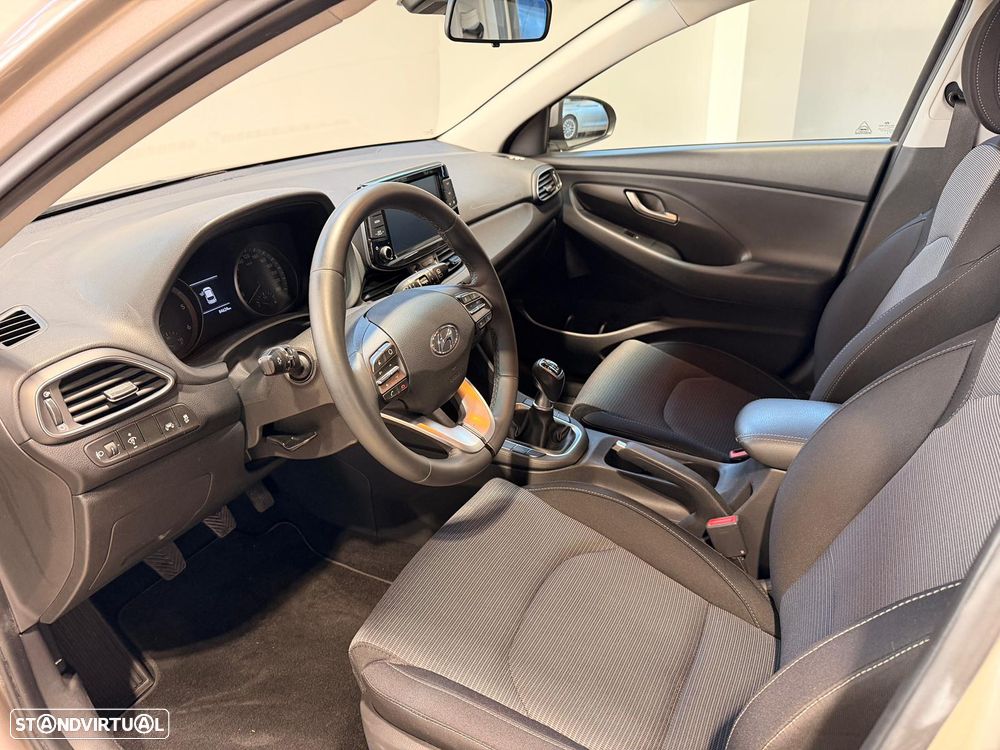 Hyundai i30 1.6 CRDI Comfort+Navi - 8