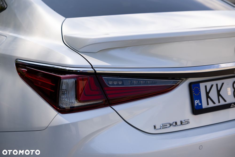 Lexus ES 300h Prestige - 14