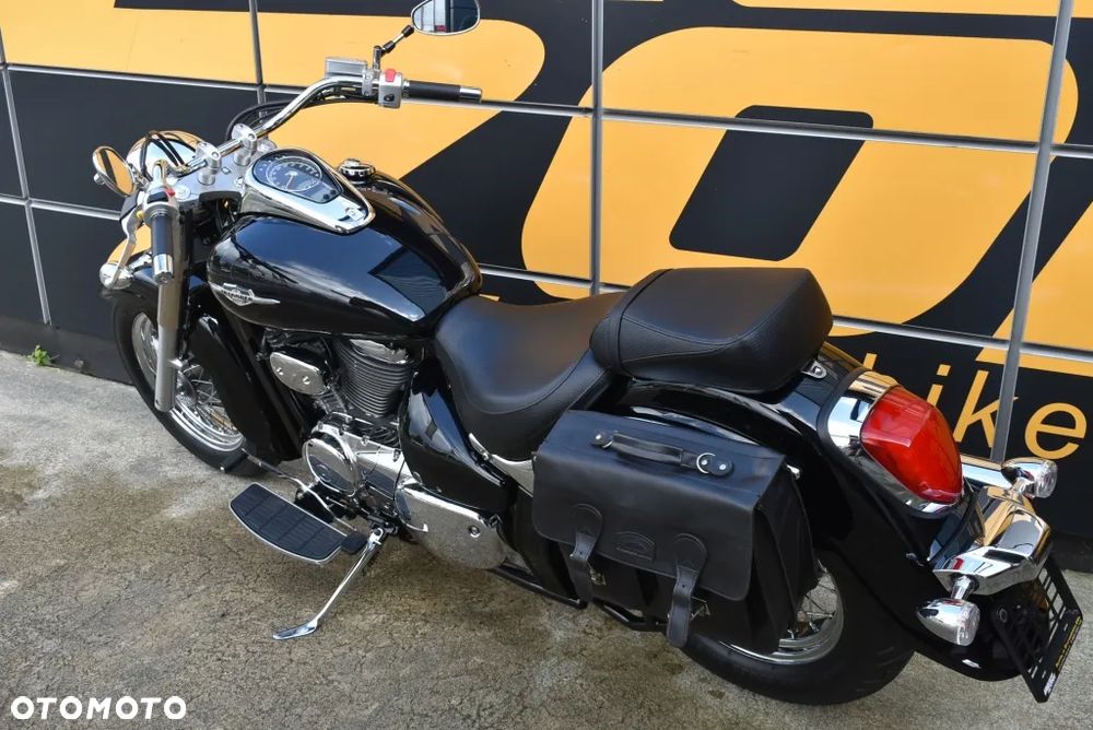 Suzuki Intruder - 8
