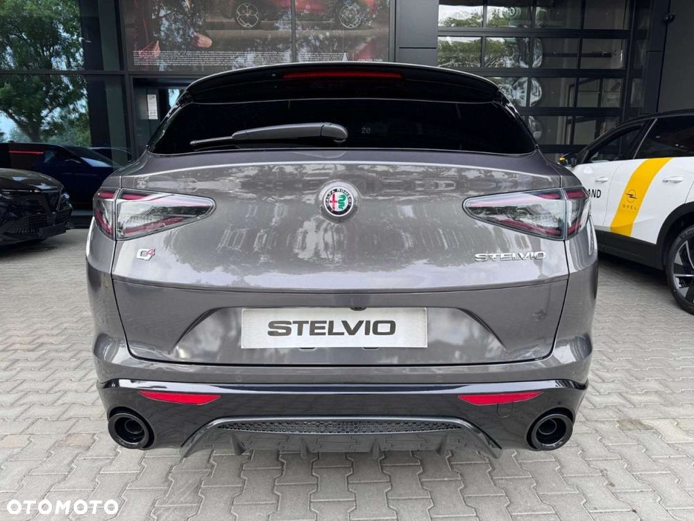 Alfa Romeo Stelvio - 10