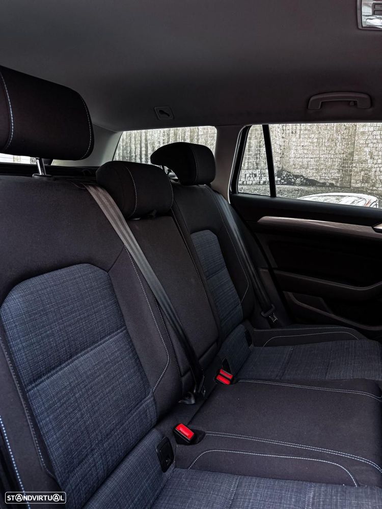 VW Passat Variant - 5