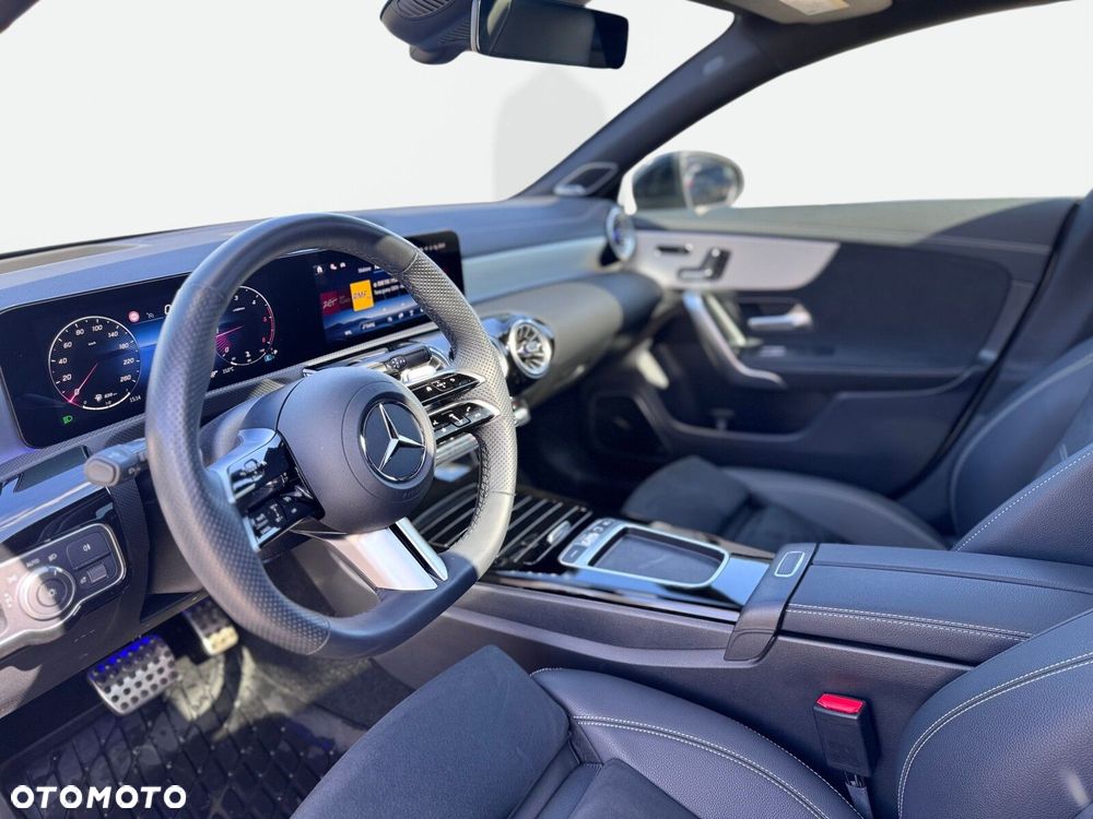 Mercedes-Benz CLA 220 d AMG Line 8G-DCT - 12