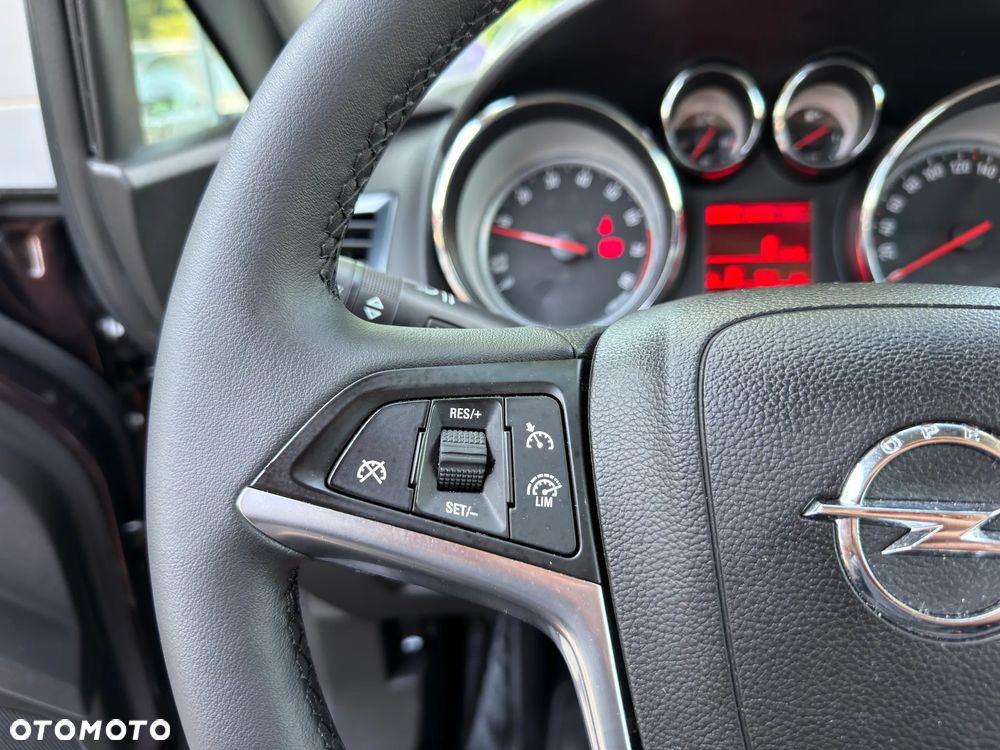 Opel Astra 1.4 T Cosmo - 35