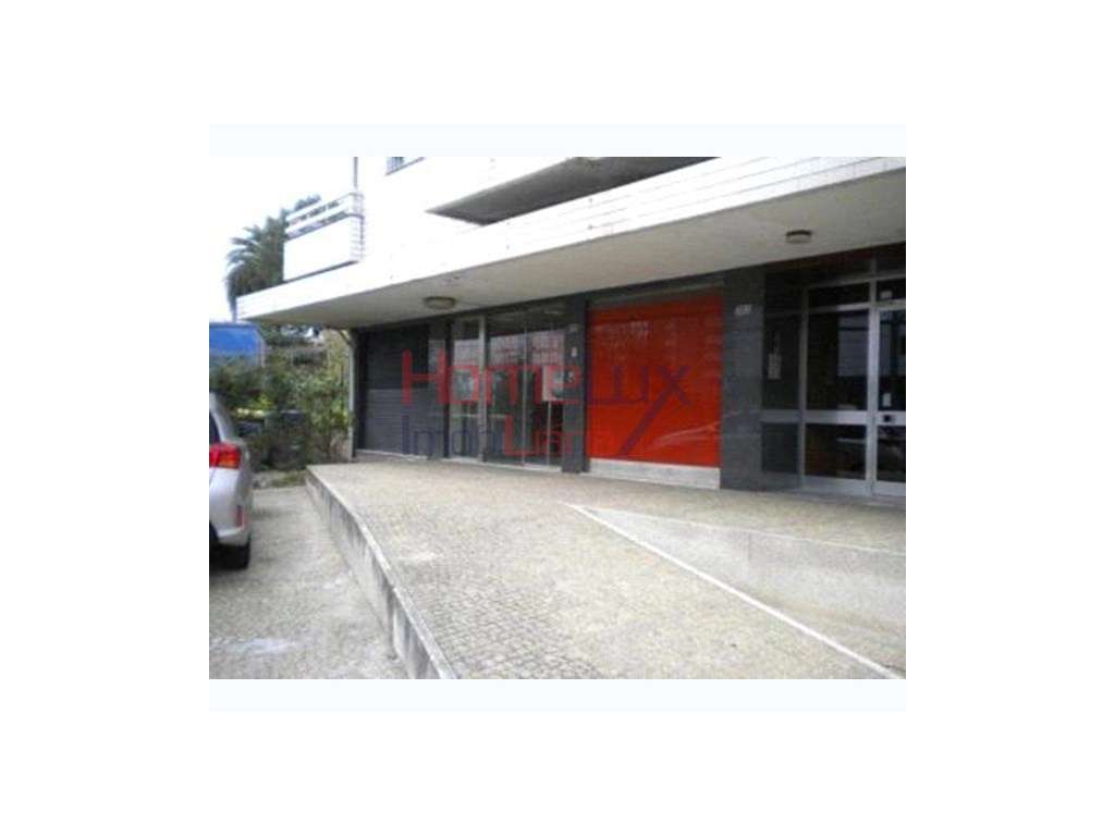 Loja junto ao Metro, na Cidade da Maia - Grande imagem: 2/8