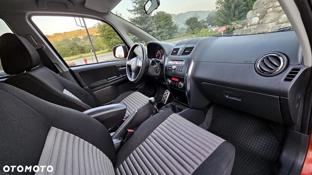 Suzuki SX4 1.6 Premium - 22