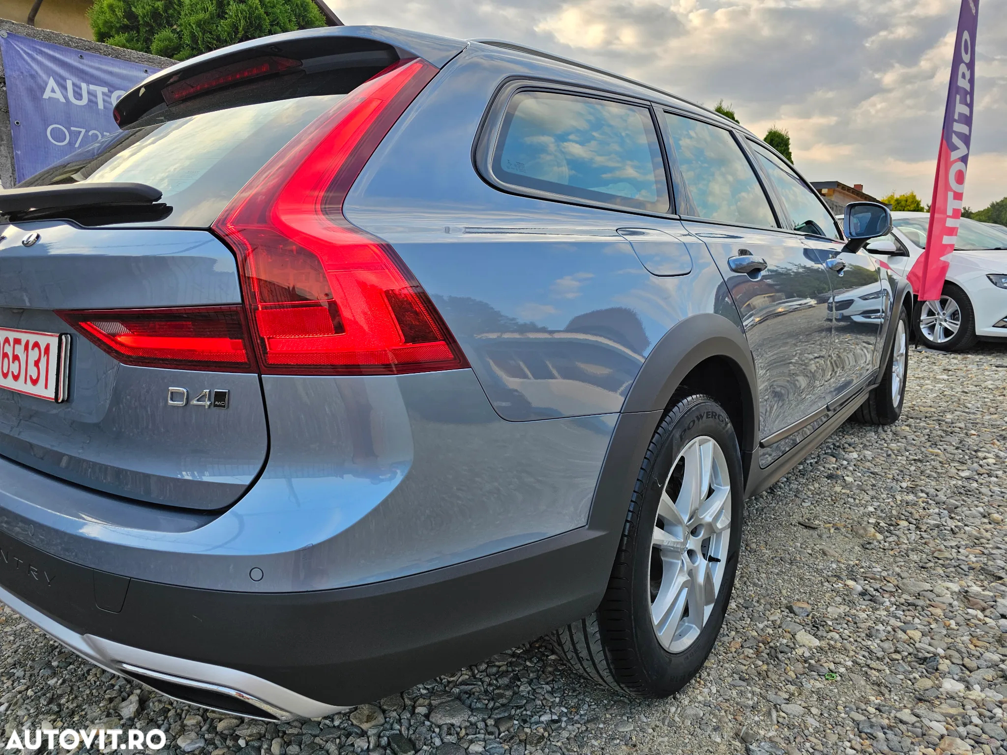 Volvo V90 Cross Country D4 AWD Geartronic Pro - 4