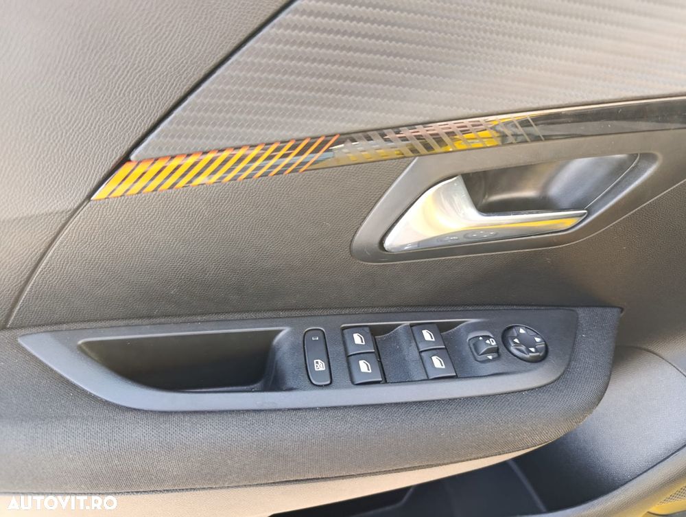 Peugeot 208 1.2 L PureTech STT EAT8 Active Pack - 23