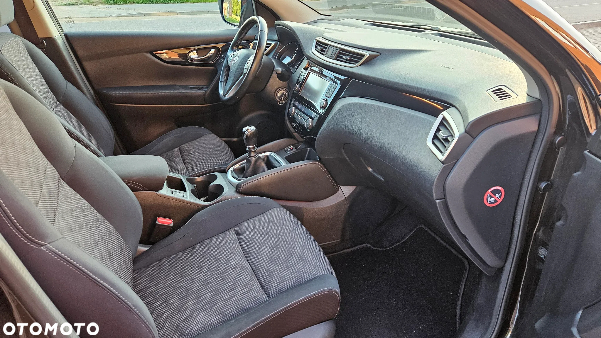 Nissan Qashqai 1.6 dCi TEKNA - 12