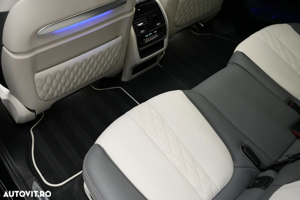 BMW X7 M60i xDrive AT MHEV - 15