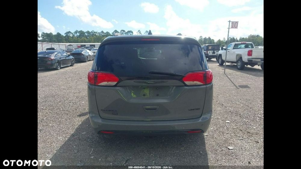 Chrysler Pacifica - 8
