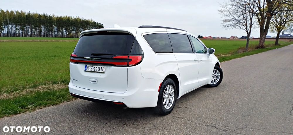 Chrysler Pacifica - 4