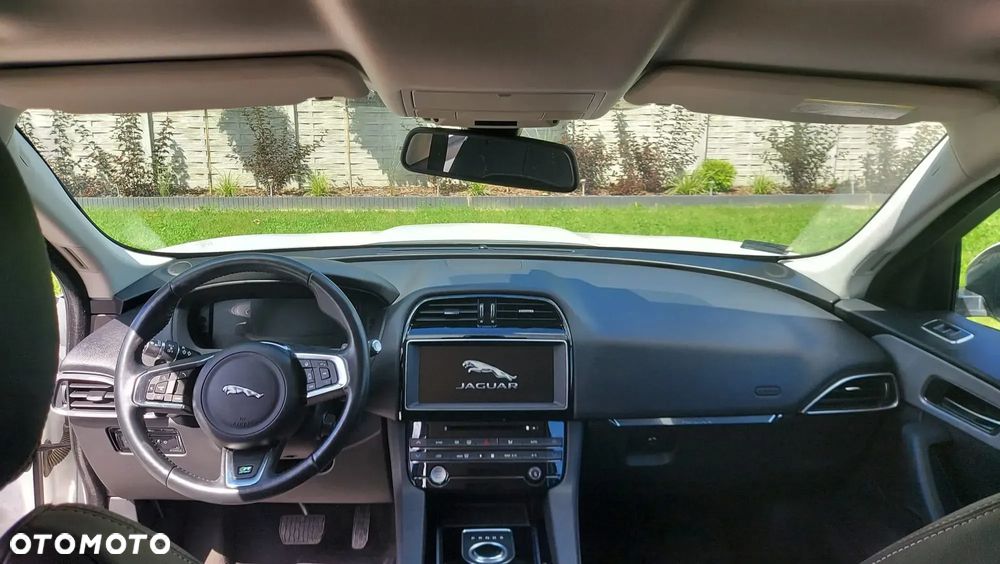 Jaguar F-Pace 2.0 i4D AWD R-Sport - 8