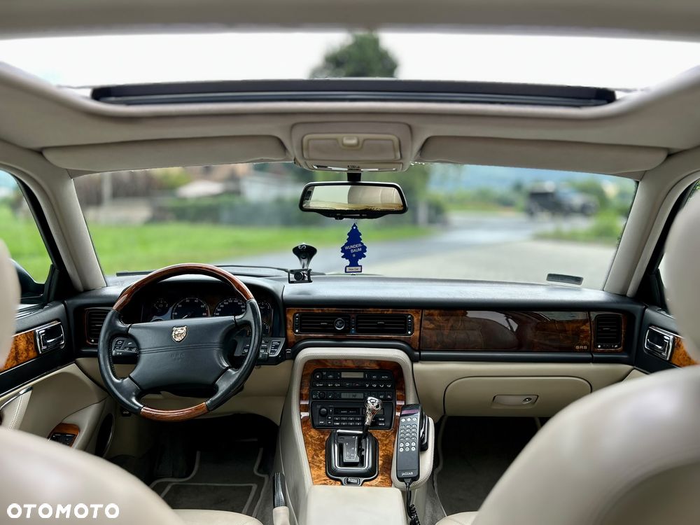 Jaguar XJ - 7