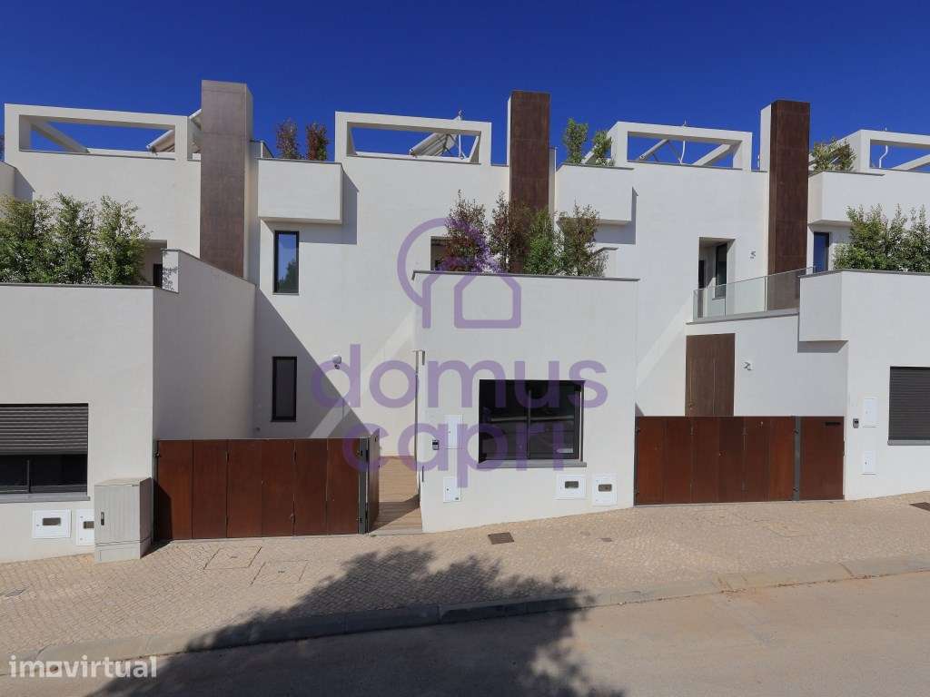 Moradia T3 com Vista Mar, Piscina e Estacionamento em Fuzeta - Grande imagem: 2/33