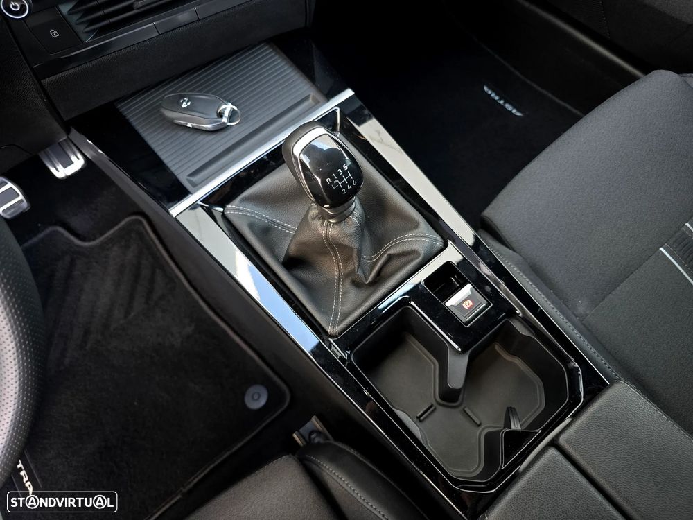 Opel Astra 1.2 T GS Line - 28