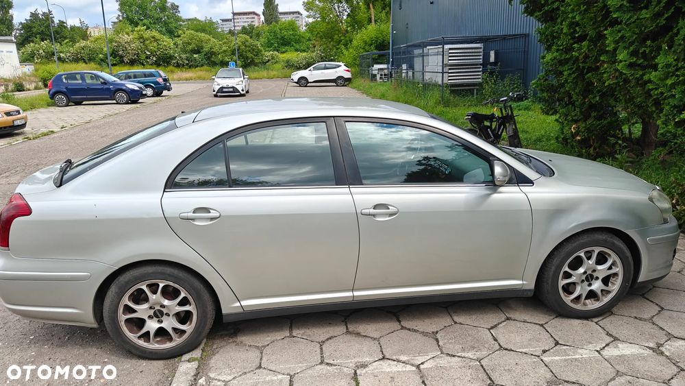 Toyota Avensis - 6