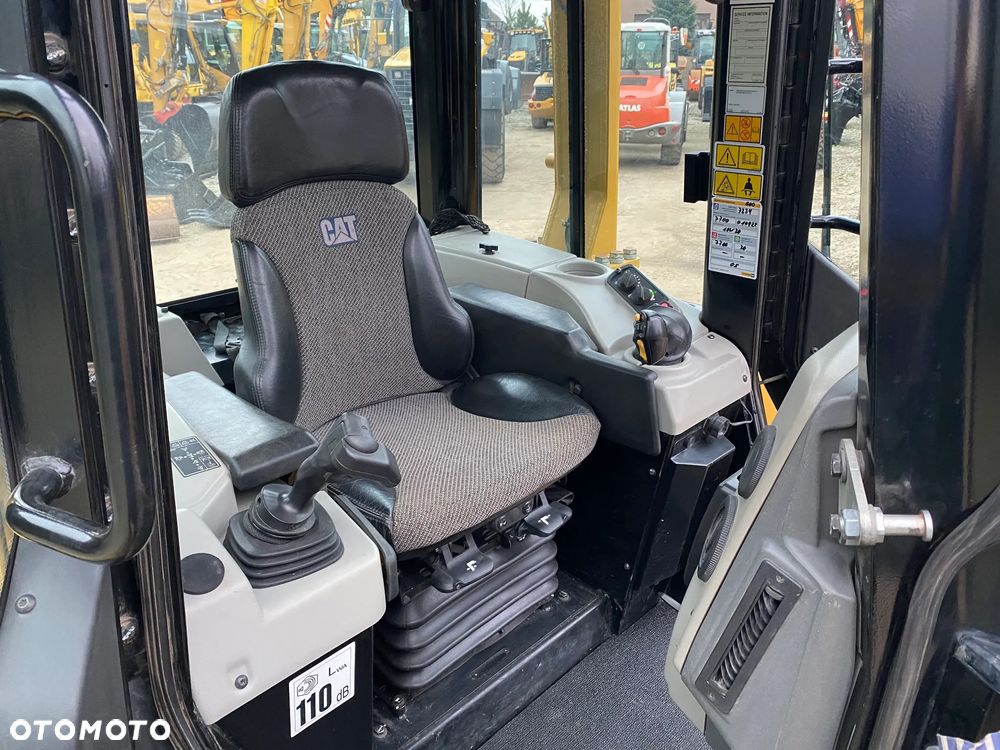 Caterpillar CAT D6N LGP, 2016 ROK, 7800 MTH, Z NIEMIEC, PIĘKNY STAN - 25