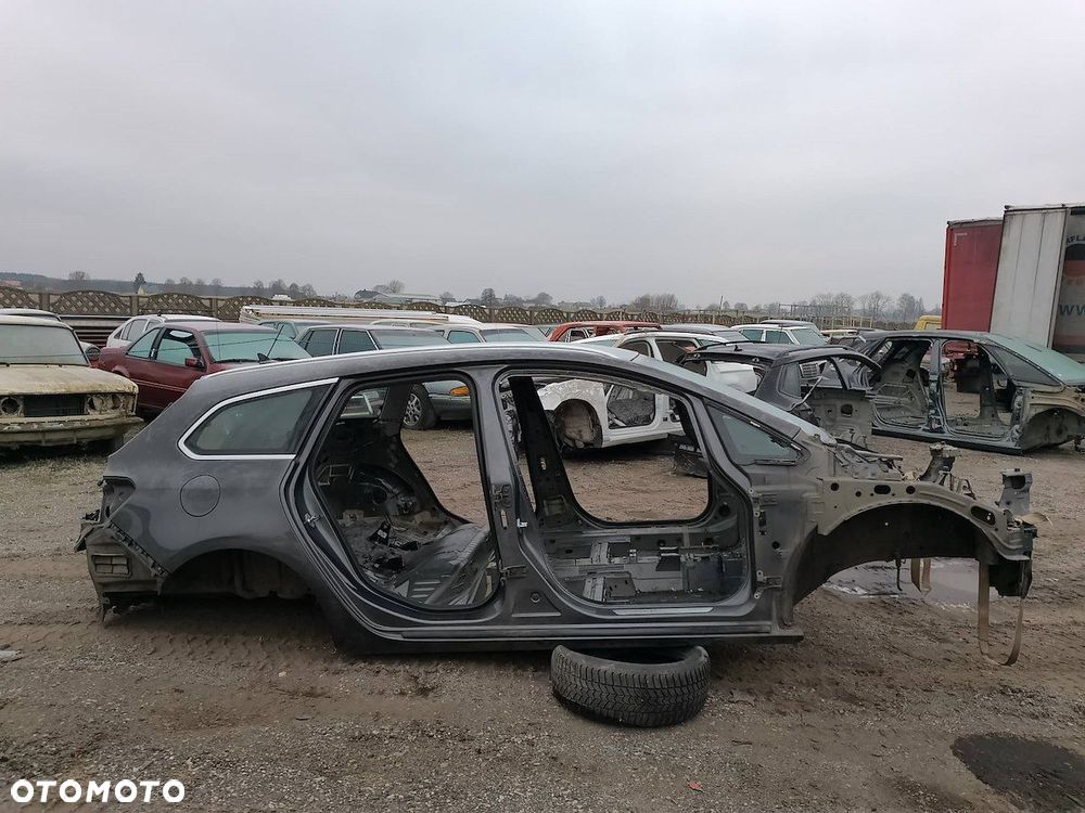 PRÓG PRAWY OPEL ASTRA J Z177 KOMBI - 1
