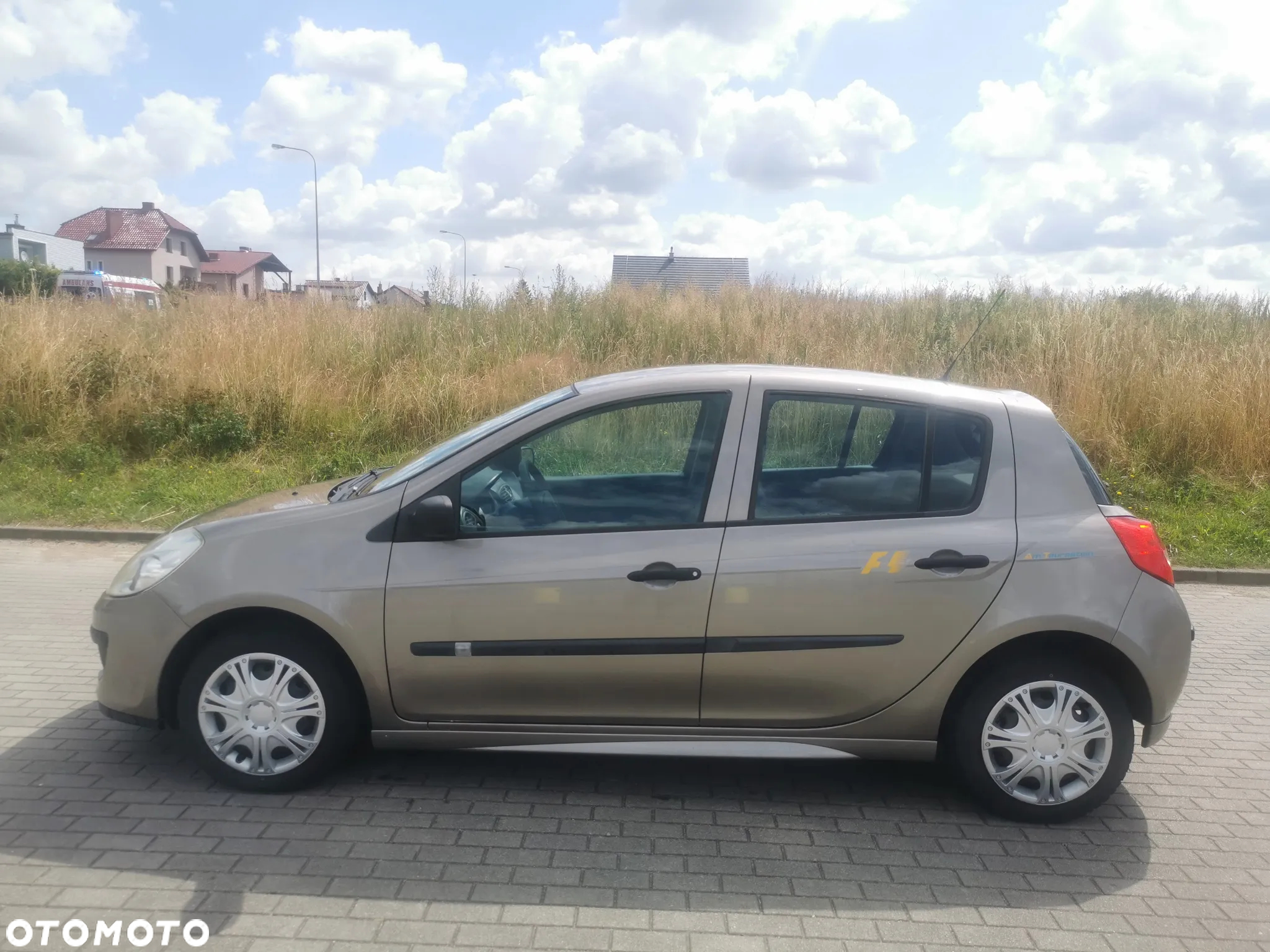 Renault Clio 1.2 16V 75 Dynamique - 3