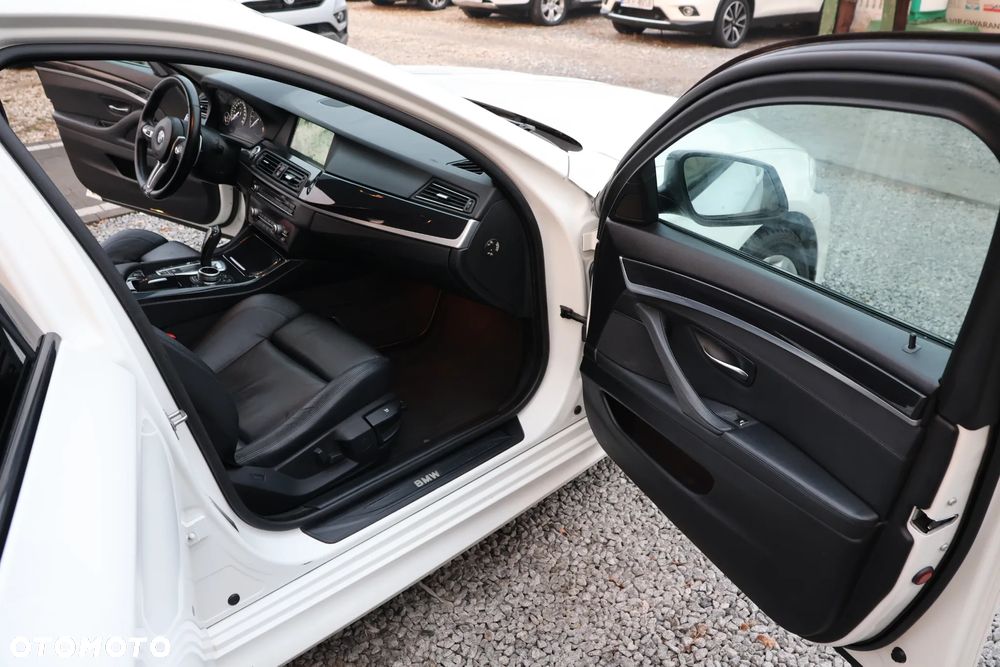 BMW Seria 5 525d xDrive Luxury Line - 13