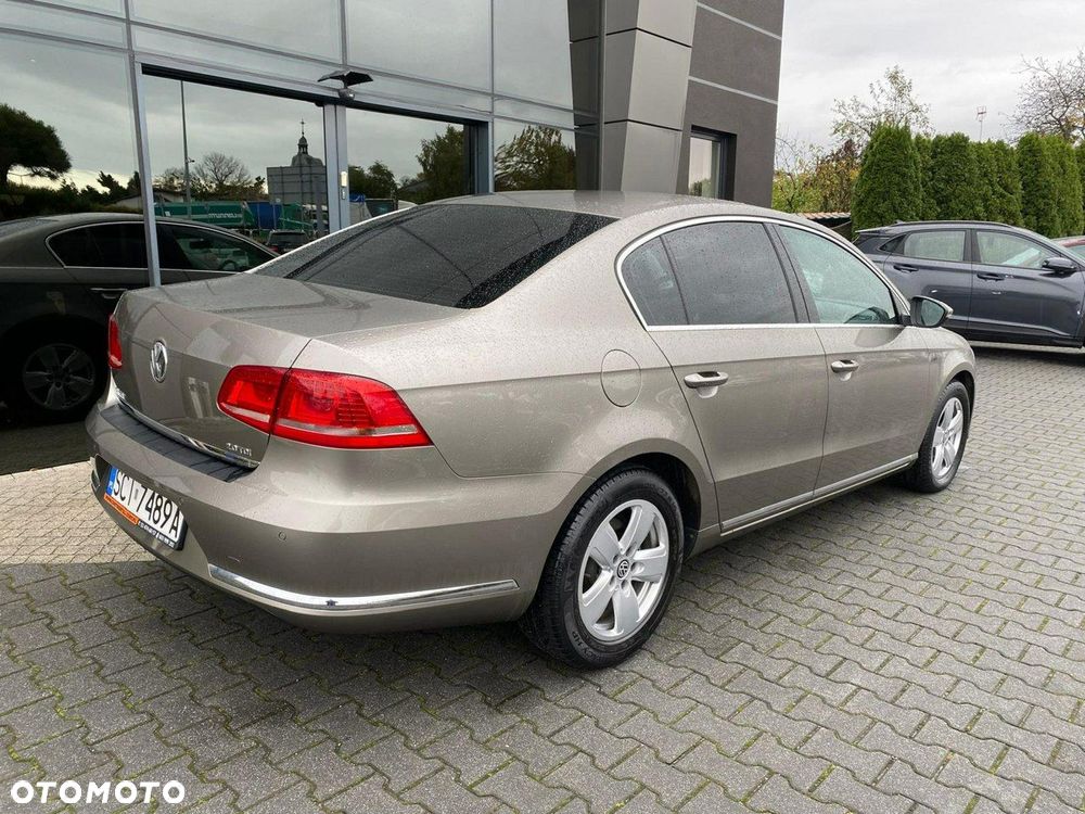 Volkswagen Passat - 4