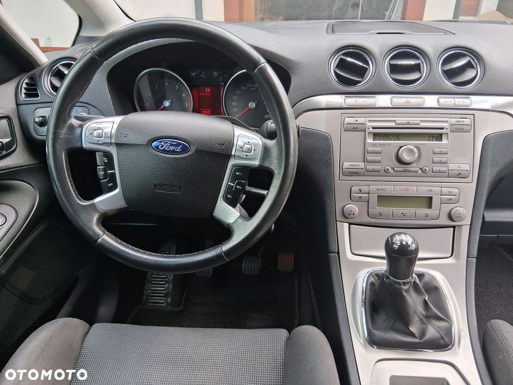 Ford S-Max - 11