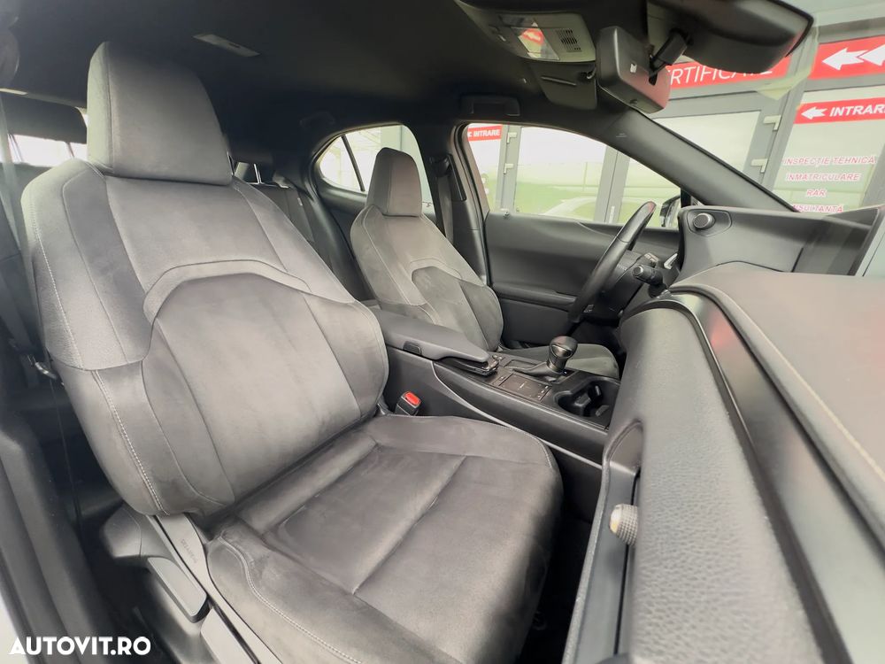 Lexus UX 250h Business Edition - 22