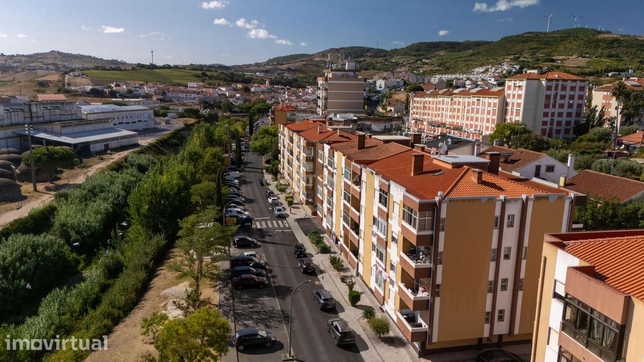 Apartamento T2 no centro de Arruda dos Vinhos - Grande imagem: 2/17