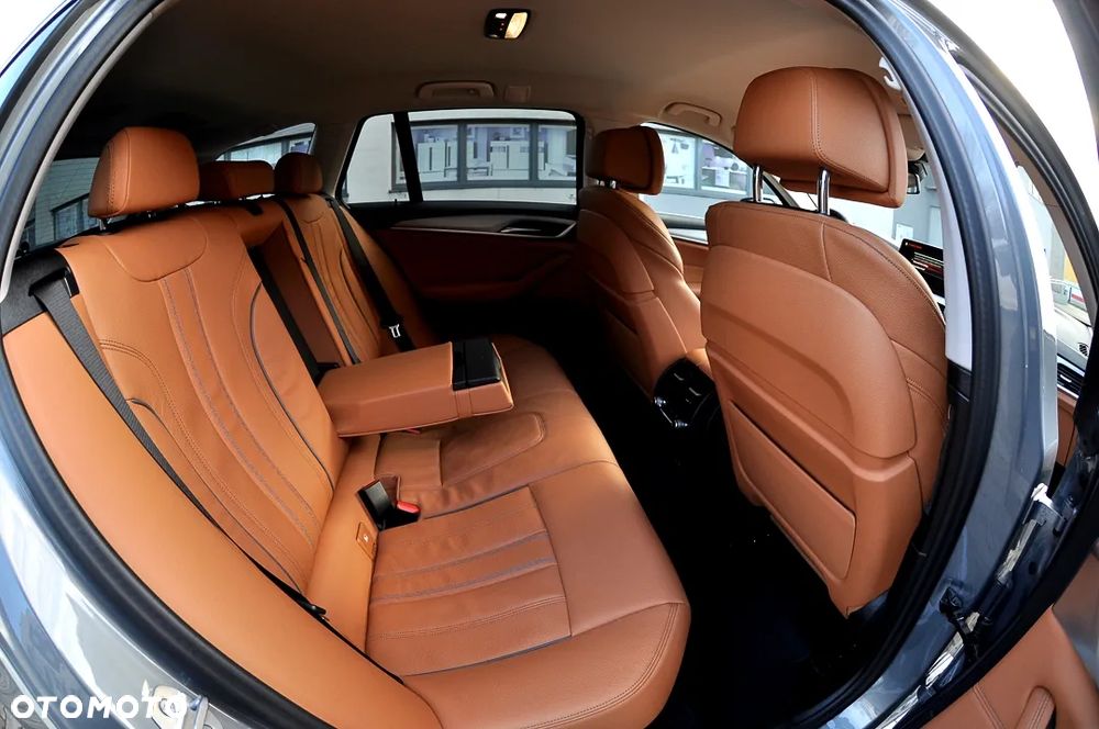 BMW Seria 5 520i - 23