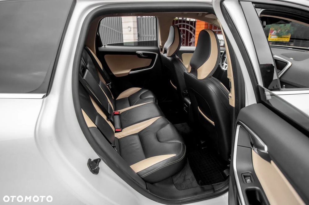 Volvo XC 60 D5 AWD RDesign - 19