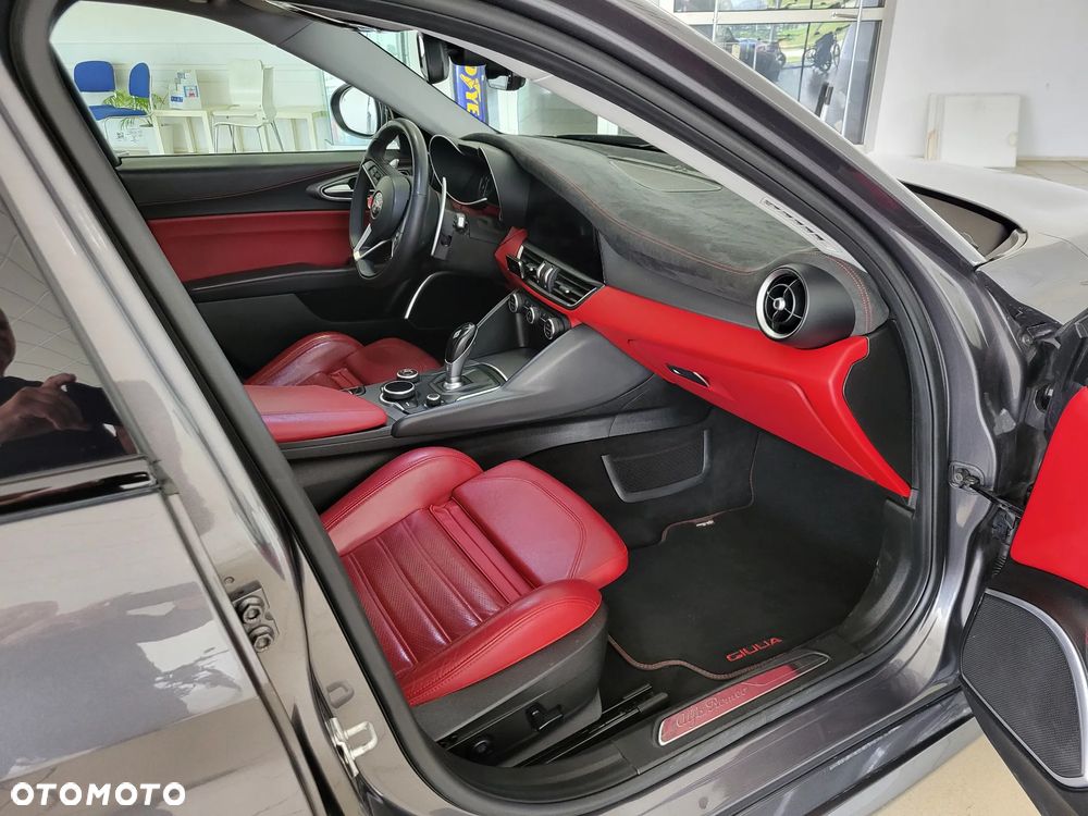 Alfa Romeo Giulia 2.0 Turbo 16V AT8-Q4 Ti - 19