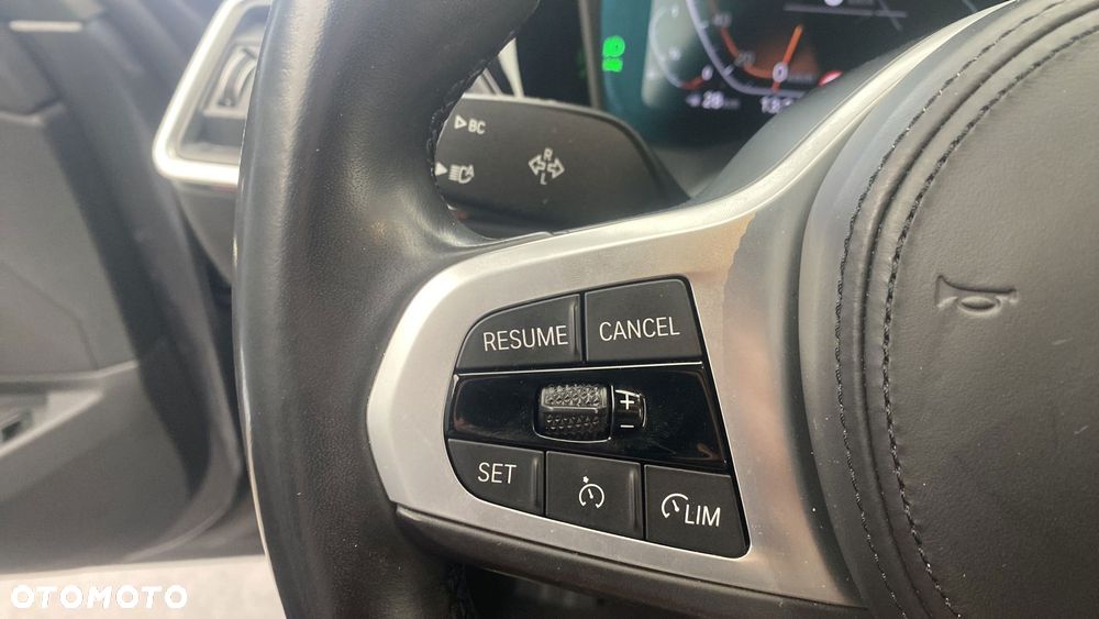 BMW Seria 3 318i - 23