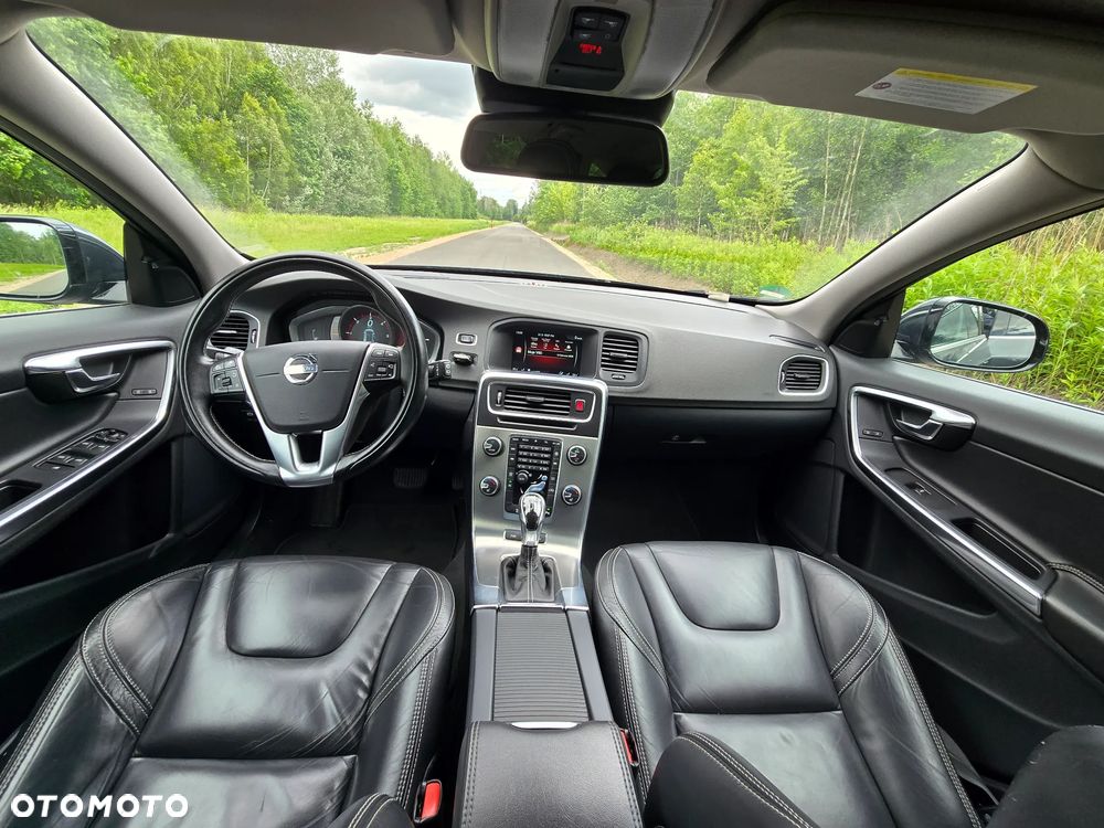 Volvo V60 D6 AWD Plug-in Hybrid Summum - 8