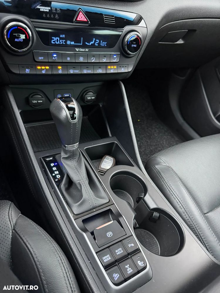 Hyundai Tucson 2.0 CRDI 4WD Automatik Premium - 29
