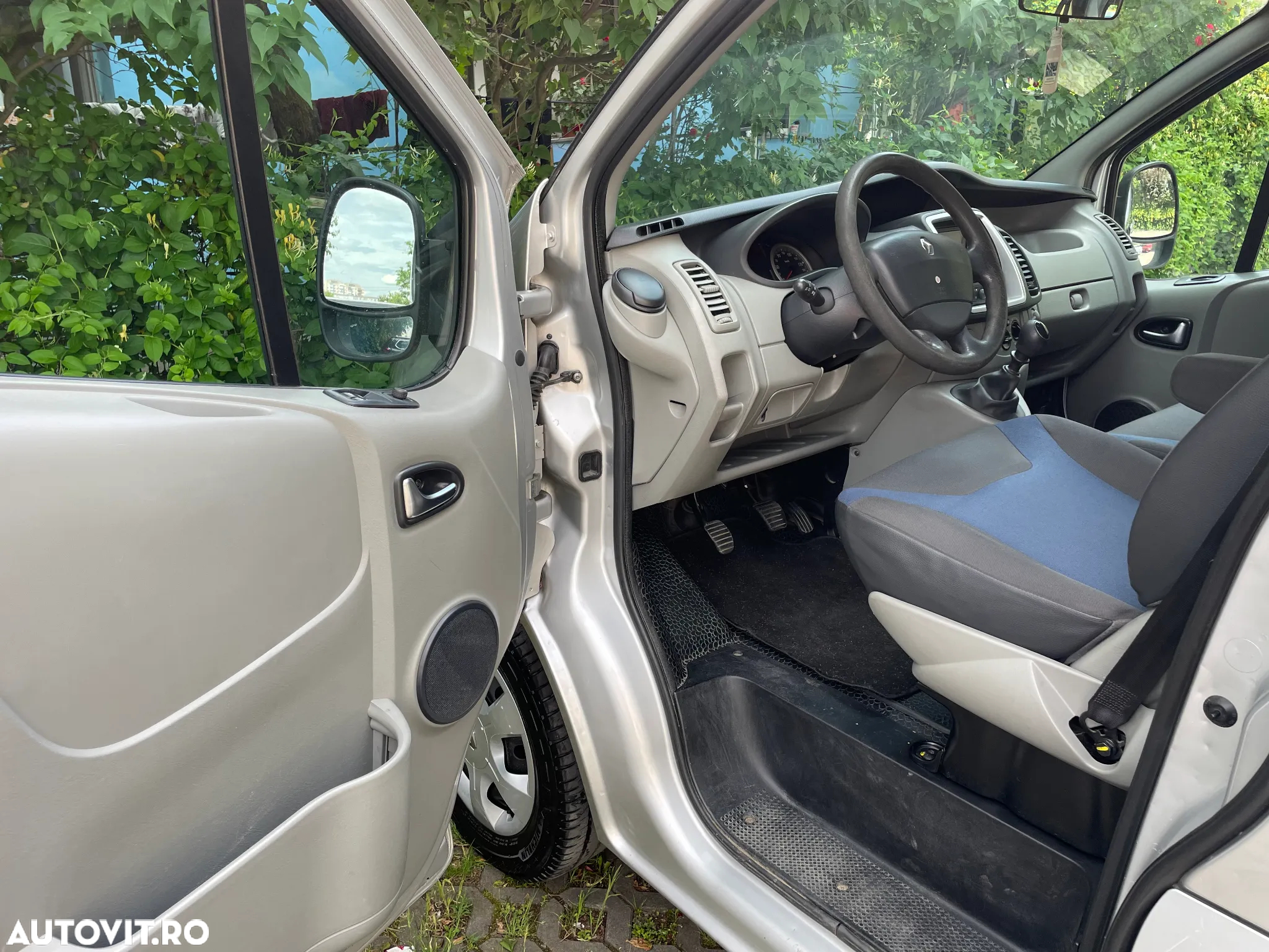Renault Trafic 2.0 dCi 115 Passenger Expression - 17