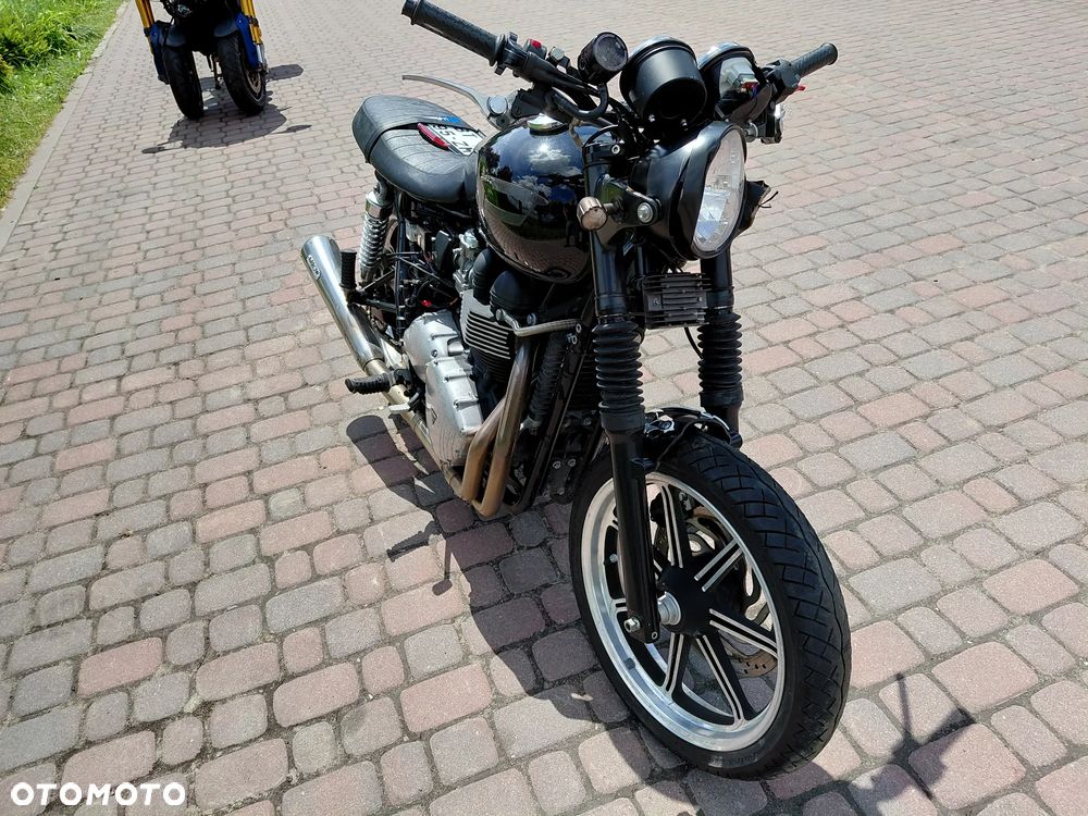 Triumph Bonneville - 8