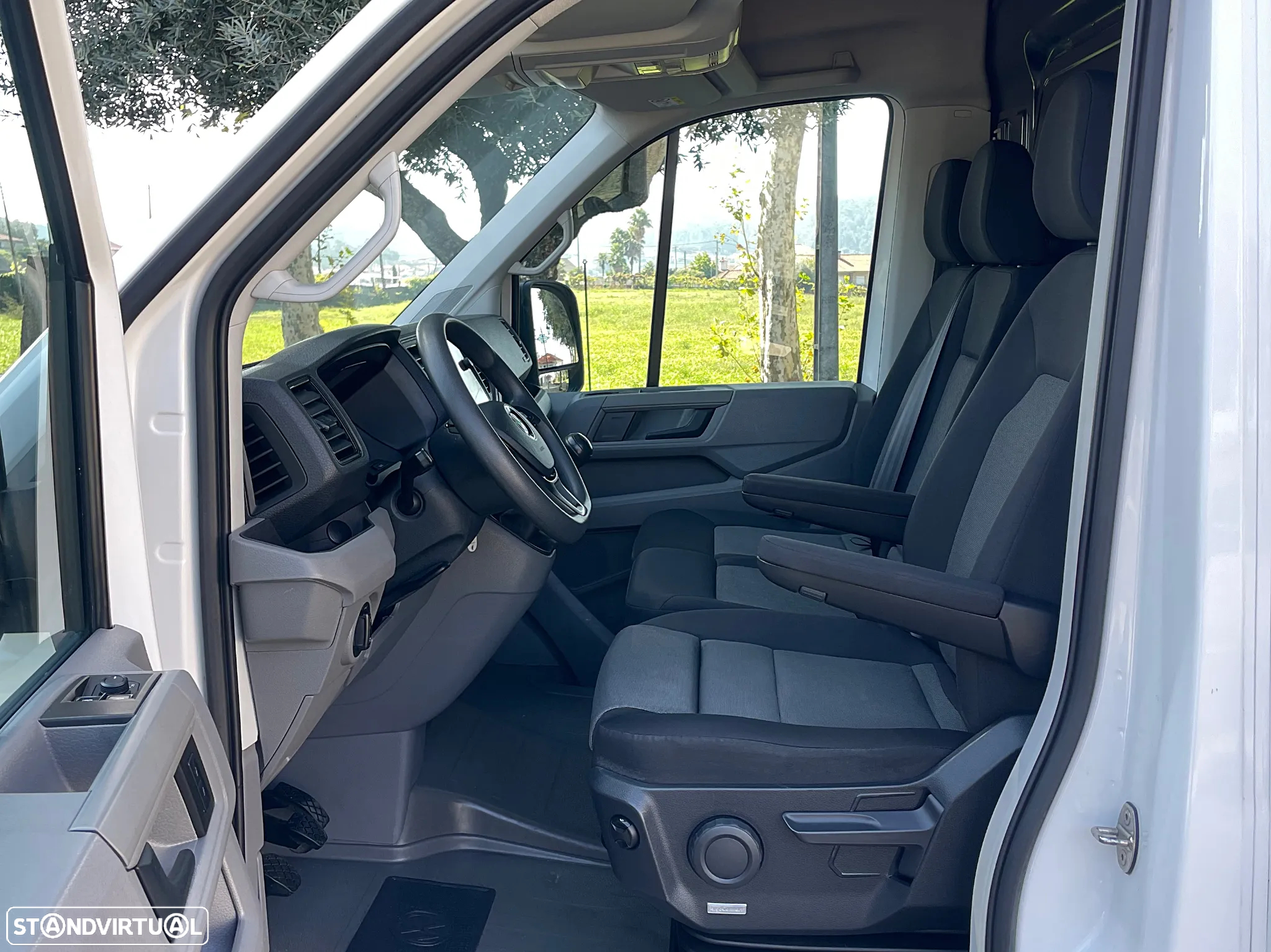 VW Crafter 2.0 TDI L3H3 IVA Dedutível - 16