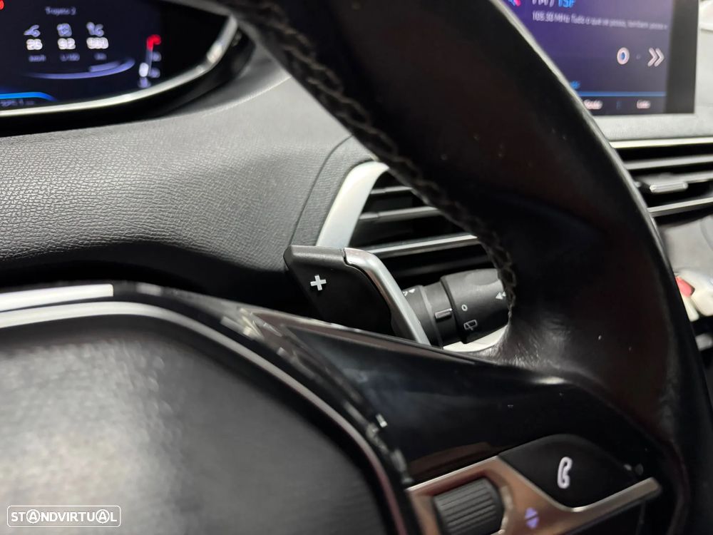 Peugeot 3008 PureTech 130 Stop & Start GPF EAT8 Allure - 24