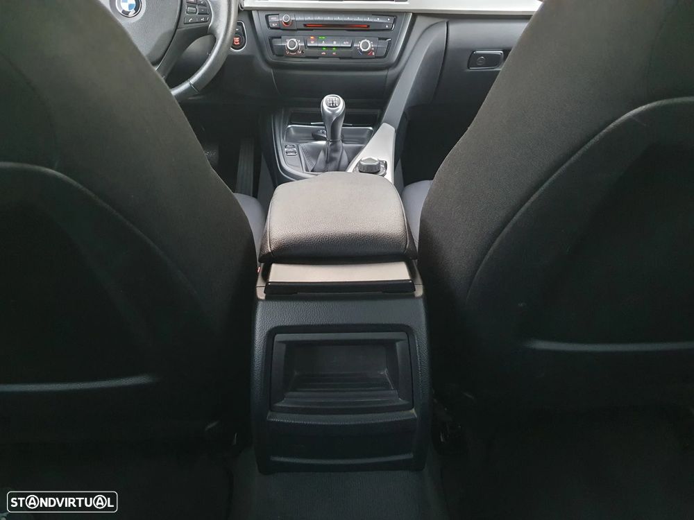 BMW 320 d EfficientDynamics Line Sport - 49