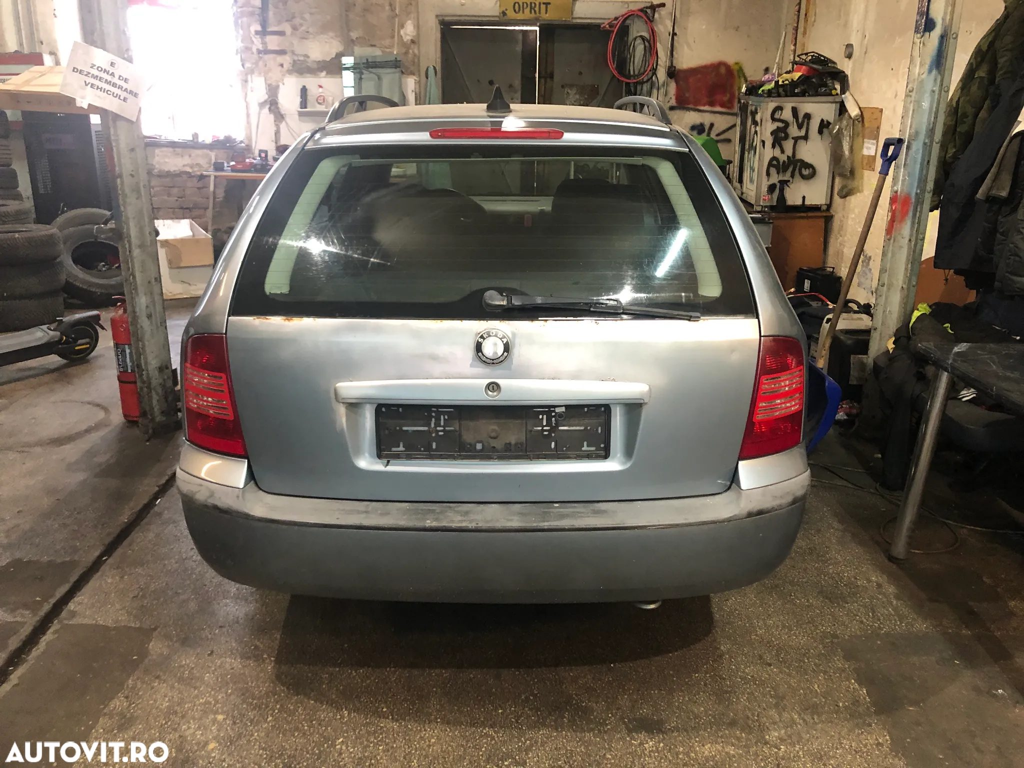 Dezmembrez Skoda Octavia 1 break 2002 gri bleo 1.6 SR benzina - 5
