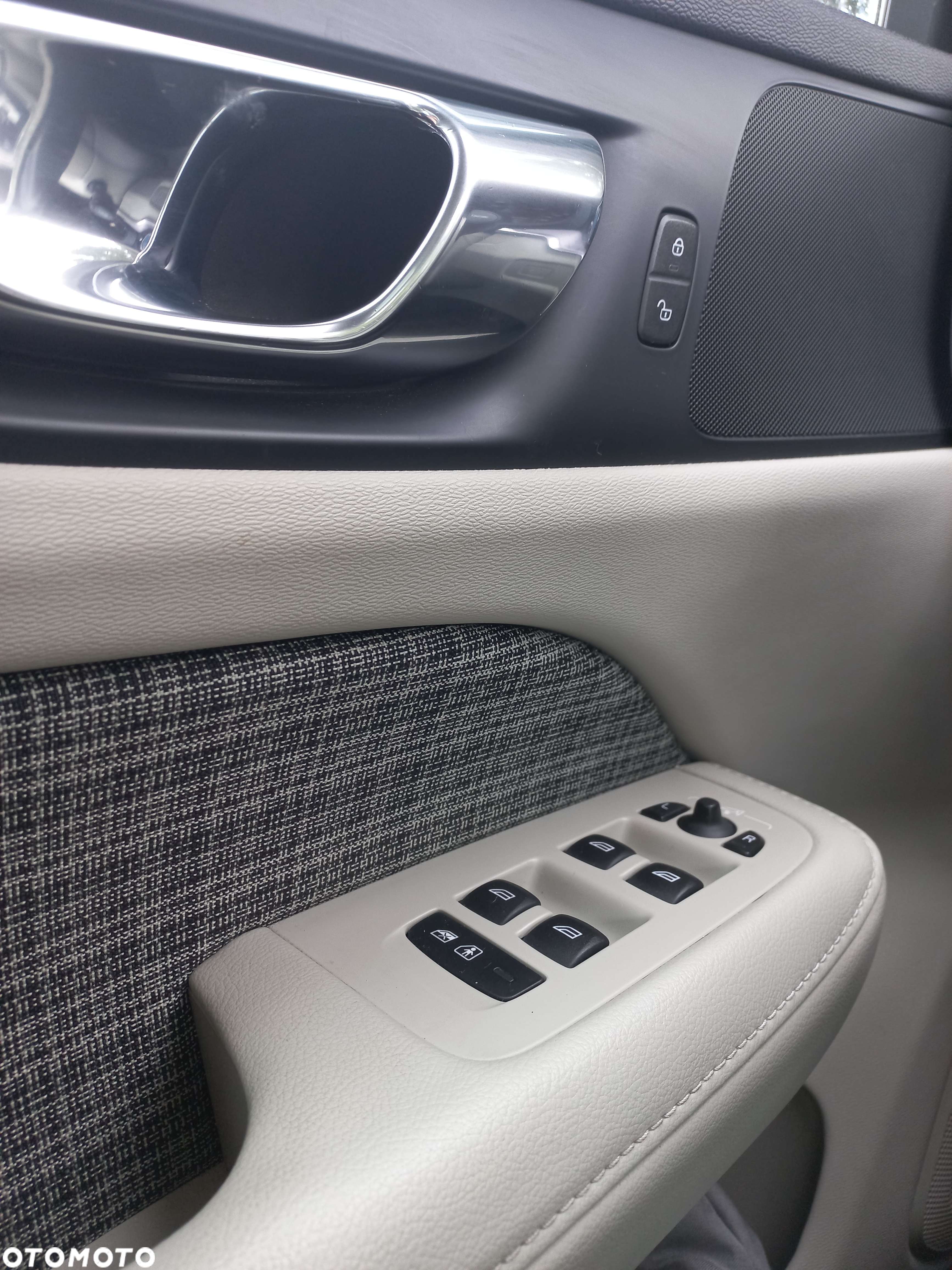 Volvo V60 T4 Momentum Pro - 13