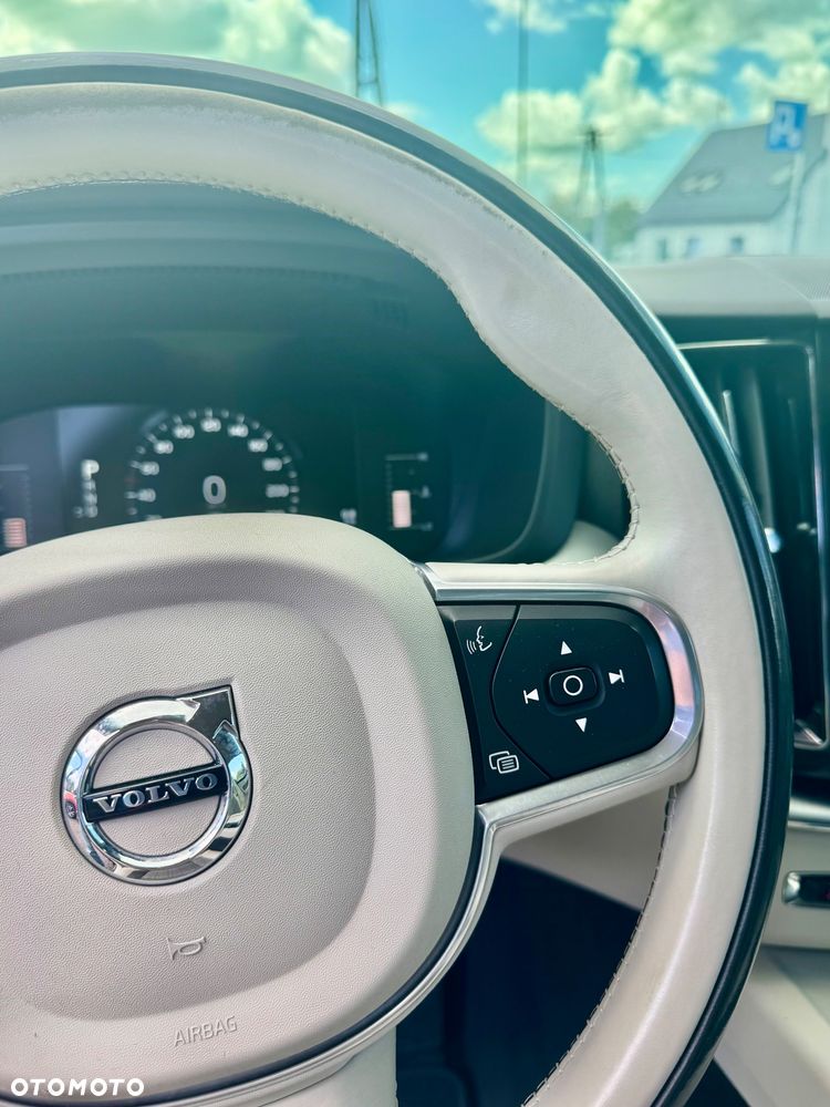 Volvo XC 60 D4 AWD Geartronic Momentum - 25