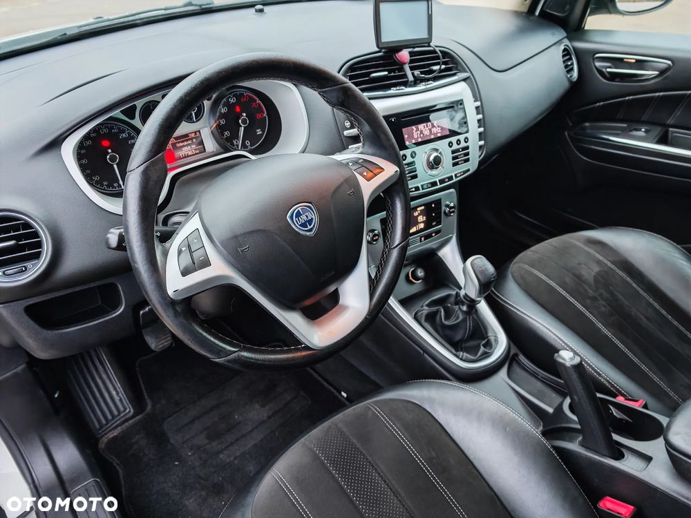 Lancia Delta 1.4 T-Jet 16v Oro - 9